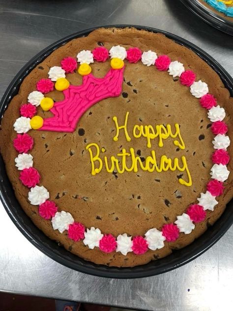 Giant Cookie Decoration Ideas, Birthday Giant Cookie, Big Cookie Cake Birthdays, Large Cookie Cake, Giant Cookie Cake Recipe, Baked Gifts, Jumbo Cookies, Giant Cookie Cake, Easter Cookie Cake