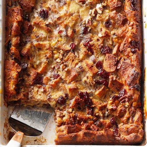 Cranberry Amaretto Bread Pudding Recipe: How to Make It Eggnog Bread Pudding, Cinnamon Bread Pudding, Cinnamon Bagels, White Chocolate Bread Pudding, Bagel Bread, White Chocolate Sauce, Pumpkin Bread Pudding, Homemade Caramel Sauce, Brioche Bread