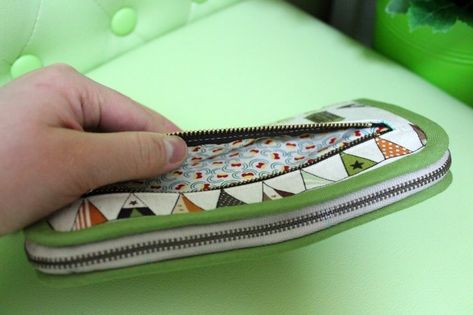 DIY Fabric Wallet for Women Picture Tutorial. ~ Шьём кошелек - портмоне. Zipper Wallet Diy, Wallet Pattern Free, Wallet Diy, Quick Projects, Coin Purse Tutorial, Wallet Sewing Pattern, Sew Wallet, Women Picture, Diy Sewing Tutorials