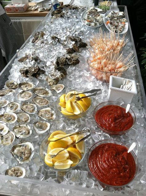 Seafood And Champagne Party, Oyster Display Bar, Shrimp Display Ideas Appetizers, Seafood Display Ideas, Backyard Oyster Roast Party Ideas, Seafood Table Ideas, Raw Bar Wedding, Raw Bar Display, Shrimp Display