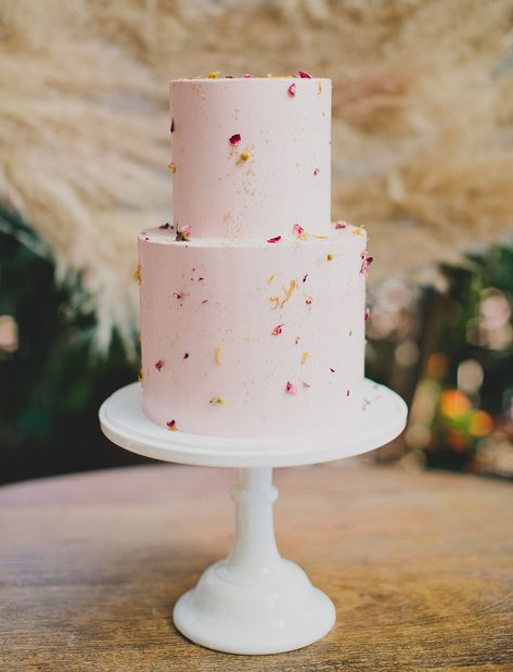 favorite cakes of the year Black Wedding Cakes, Floral Wedding Cake, Modern Cakes, Pink Wedding Cake, Wedding Cake Flavors, Tiered Cake, Chocolate Wedding Cake, Simple Wedding Cake, Cake Trends