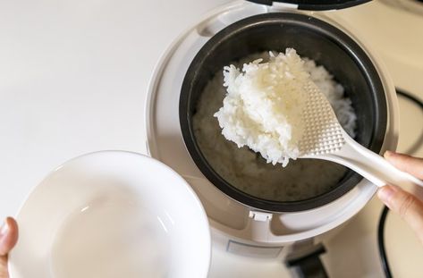 The Aroma Rice Cooker and Steamer is a handy appliance in the kitchen. To produce perfect rice every time, measure and rinse the rice, add the right amount of water and let it cook the rice to perfection. Steaming vegetables is just as easy. Zojirushi Rice Cooker, Aroma Rice Cooker, Microwave Rice Cooker, Best Rice Cooker, How To Cook Grits, Rice Cooker Steamer, Rice Cooker Recipes, Perfect Rice, Rice Cookers