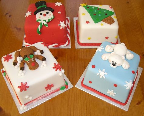 Easy Square Christmas Cake Decorating Ideas | Psoriasisguru.com Square Christmas Cake, Christmas Cake Decoration, Winter Torte, Mini Christmas Cakes, Cake Decoration Ideas, Cakes Decorated, Mini Torte, Christmas Cake Designs, Christmas Cake Decorations