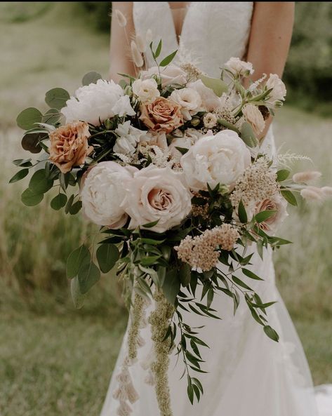 Moss Green Wedding, Champagne Wedding Flowers, Wedding Bouquet Champagne, Cream Wedding Bouquet, Green Wedding Bouquet, Neutral Wedding Flowers, Champagne Flowers, Green Wedding Flowers, Cascading Wedding Bouquets