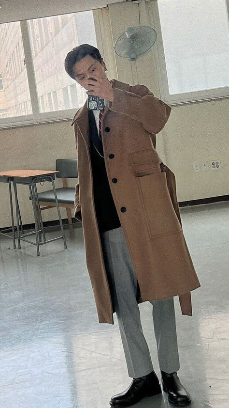 🪞 finally a mirror selca damn 🪞 Concert Outfit Fall, Enhypen Wallpapers, Boys School Uniform, Jay Enhypen, Brown Outfit, Brown Wallpaper, Korean Girl Fashion, Jay Park, Brown Coat