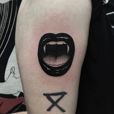 Vampire Mouth Tattoo, Vampire Tattoos, Vampire Tattoo Designs, Vampire Mouth, Mouth Tattoo, Vampire Tattoo, Tooth Tattoo, Incredible Tattoos, Hand Tattoos For Women