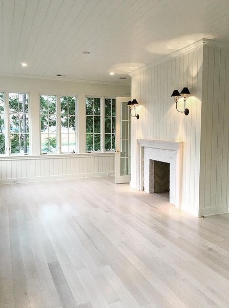 . Light Colored Wood Floors, Farmhouse Lighting Living Room, Living Room Lighting Design, White Wood Floors, Victorian Living Room, Light Wood Floors, White Floors, Country Living Room, Interior Designer