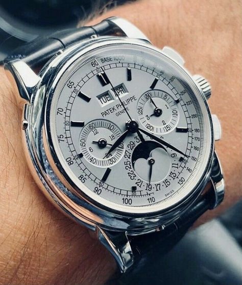 Incredible Watches, Brown Leather Strap Watch, Patek Philippe Watches, Bracelets Design, Mens Fashion Watches, Expensive Watches, Crystal Watches, Hand Watch, Fossil Watches