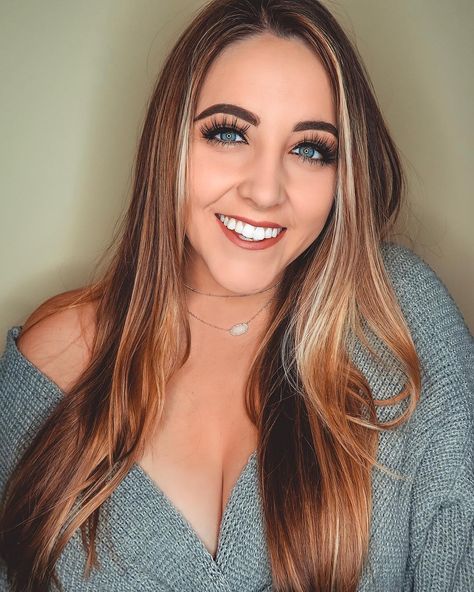 Katherine Salom’s Instagram photo: “same, but different” Katherine Salom, Same But Different, Hottie Women, Hairstyles Haircuts, Beautiful Smile, Hair Cuts, Plus Size, Instagram Photo, Hair Styles