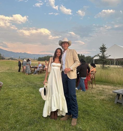 lily (@lilysteigleman) • Instagram photos and videos Western Rehearsal Dinner, 21st Outfits, Cowboy Bride, Western Chic Outfits, Fem Style, Western Fits, Country Bride, January Wedding, Western Style Outfits