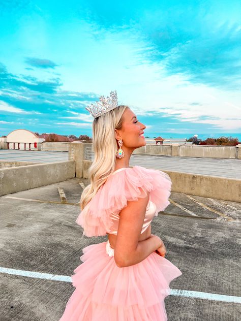 #pageant #pageantdress #winner #queen #pageantqueen #photography #photoinspo #inspo #photoposes #instagram #pink #dress #crown #princess #rooftop #sunset #frill #tulle #ballgown #gown #outfitinspo #pageantry #fashion #blonde #blondehairstyles Passenger Princess By Morgan Elizabeth, Peagent Queens Dress, Pageant Crown Aesthetic, Outdoor Pageant Pictures, Passenger Princess Morgan Elizabeth, Pageant Winner Photoshoot, Lauren Norris Outfits, Pageant Queen Aesthetic, Girly Maintenance