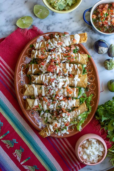 Healthy Mexican Food Recipes, Mexican Flautas, Healthy Mexican Food, Mexican Parties, Chicken Flautas, Paloma Recipe, Healthy Mexican Recipes, Chicken Mole, Chile Recipes