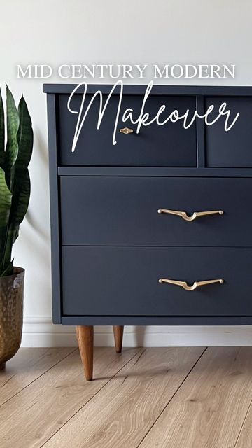 Gold Chalk Paint Furniture, Navy Blue Painted Furniture, Annie Sloan Oxford Navy, Laminate Furniture Makeover, Navy Painted Furniture, Navy Dresser, Navy Blue Dresser, Rustoleum Metallic, Navy Furniture