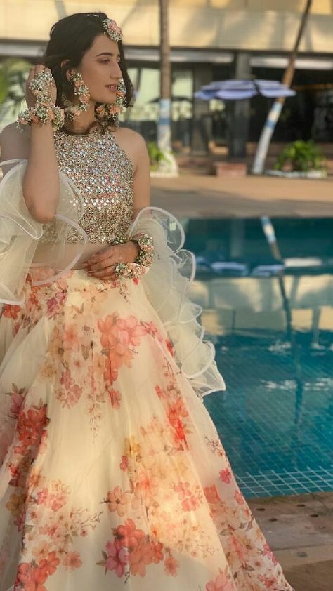 Patiyala Suits, Haldi Dress, Haldi Outfits, Indian Wedding Gowns, Designer Bridal Lehenga Choli, Desi Wedding Dresses, Wedding Lehenga Designs, Lehnga Dress, Saree Lehenga