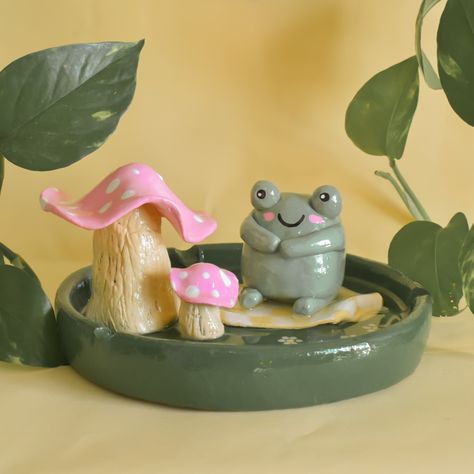 Pot Argile, Frog Ashtray, Clay Tray, Whimsical Pottery, Fimo Ideas, Clay Diy Projects, Dream Room Inspiration, Ashtrays, Clay Ideas