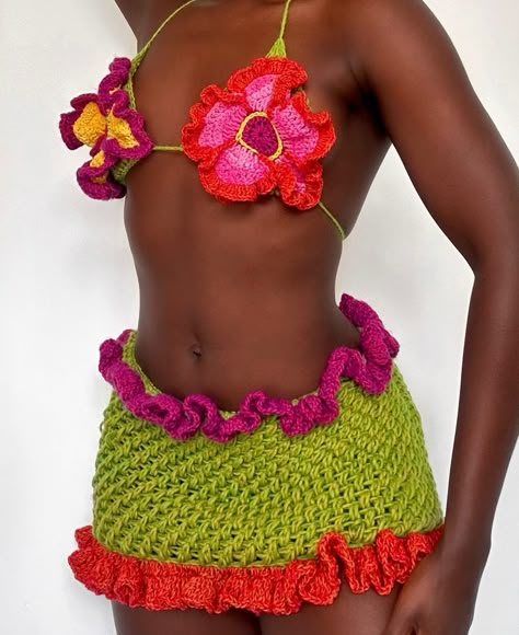 Crochet Bathing Suits, Mode Crochet, Colorful Outfits, Crochet Business, Crochet Clothing And Accessories, Crochet Fashion Patterns, Crochet Set, Crochet Skirt, Crochet Inspo