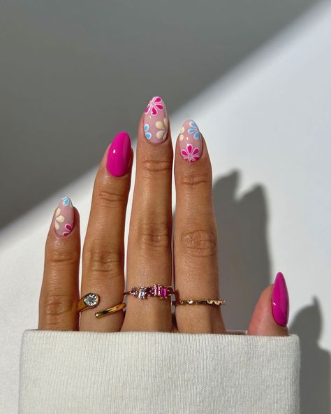 Marnie 🍒🌸🦋🌈✨ (@thenaillologist) • Instagram photos and videos Small Flower Design, Nailinspo Nailart, Nails 3d, French Nail Art, Nail Art Hacks, False Nail, Nail Kit, Flower Nails, Ring Finger