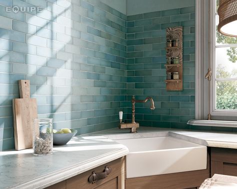 In a palette of rich colours, MAGAM is a 6.5cm x 20cm white body wall tile by Equipe Ceramicas that is available from Centura Vancouver. Comes in 10 hues and a matte finish Aqua Tiles, Blue Backsplash, Metro Tiles, Ceramic Subway Tile, Tile Companies, Tile Trim, Small Outdoor Spaces, Style Tile, Ceramic Wall Tiles