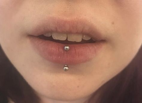 Side Vertical Labret, Lip Persings, Vertical Labret Piercing Small Lips, Lip Peicerings, Vertical Labret Piercing Aesthetic, Vertical Labret Lip Piercing, Vertical Lip Piercing, Vertical Labret Jewelry, Piercing Mouth