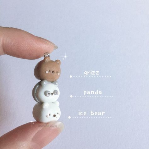 𝚑𝚊𝚗𝚍𝚖𝚊𝚍𝚎 𝚌𝚕𝚊𝚢 𝚌𝚑𝚊𝚛𝚖 ¨̮ on Instagram: “we bare bears stack 🐻🐼✨ . . . . . #polymerclaycharms #polymerclay #clay #claycharms #craft #cute #kawaii #small #tiny #mini #miniature…” Aesthetic Panda, Nomad Sculpt, Foodie Aesthetic, Easy Clay Sculptures, Clay Bear, Polymer Clay Kawaii, Clay Keychain, Polymer Clay Figures, Tanah Liat