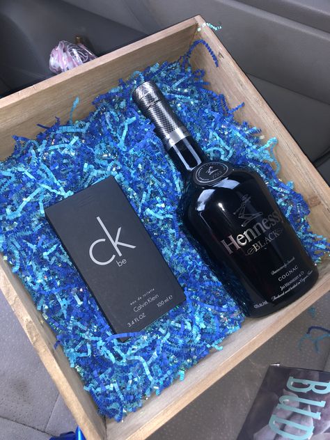 Cologne Gift Ideas Boyfriends, Gifts For Boyfriend Expensive, Gift Ideas For Black Boyfriend, Gift Ideas For Male Friend Birthday, Expensive Birthday Gifts For Boyfriend, Giftbox Birthday Men Ideas, Birthday Gift Box Ideas For Men, Bottle Gift Ideas For Boyfriend, Male Friend Birthday Gift