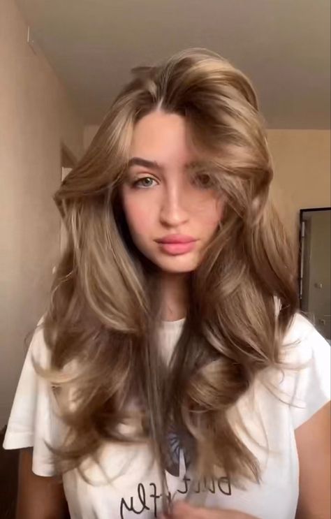 Long Hair Trim, Sandy Brown Hair, Beige Blonde Hair, Chestnut Brown Hair, 60s Hair, Golden Brown Hair, Dark Blonde Hair Color, Beige Hair, Bronze Hair