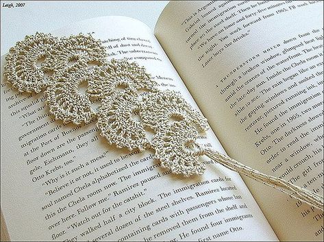 20+ Crochet Bookmark Patterns for Every Skill Level - Page 2 of 3 Marque-pages Au Crochet, Bookmark Pattern, Crochet Bookmark Pattern, Crochet Bookmark, Confection Au Crochet, Crochet Simple, Crochet Bookmarks, Crochet Motifs, Crochet Books