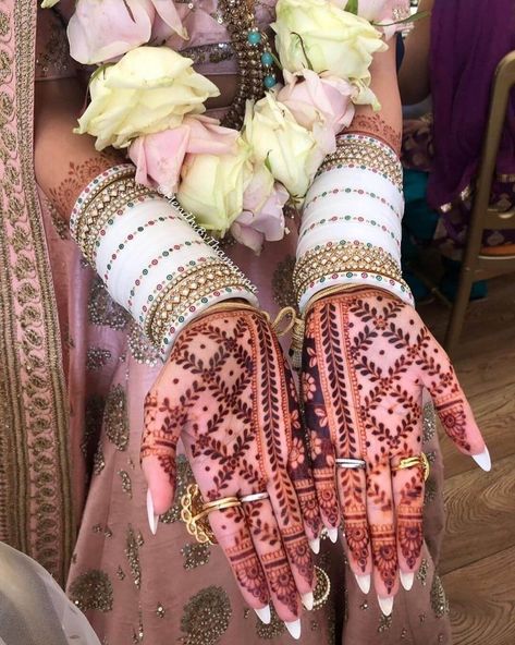 #TrendAlert: Real Brides Who Wore White Chooda On Their Wedding Wedding Chura, Bridal Chura, Bridal Henna Designs, Punjabi Bride, Bridal Mehendi Designs, Bridal Bangles, Bridal Mehndi Designs, Bridal Henna, Bridal Mehndi