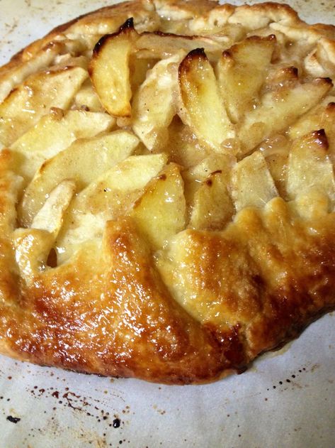 Rustic Apple Pie, Galette Recipes, Rustic Apple Tart, Make Pie Crust, Apple Crisps, Apple Treats, Apple Tart Recipe, Apple Pie Recipe Easy, Pear Dessert