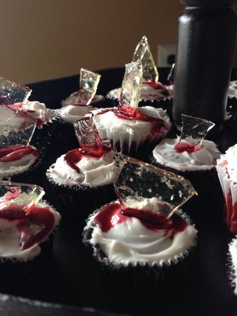 Edible glass shards cupcakes- Halloween 2012 Cupcakes Halloween, Smash Glass, Glass Shards, Halloween Baking, Glass Cake, Halloween Cake, Glass Cakes, Halloween Cupcakes, Halloween 2018