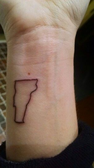 Vermont state tattoo Vermont Outline Tattoo, Vermont Inspired Tattoos, Vermont Tattoo Ideas, Vermont Tattoo, Visit Vermont, Religion Tattoos, Arizona Tattoo, State Tattoos, Tiny Tats