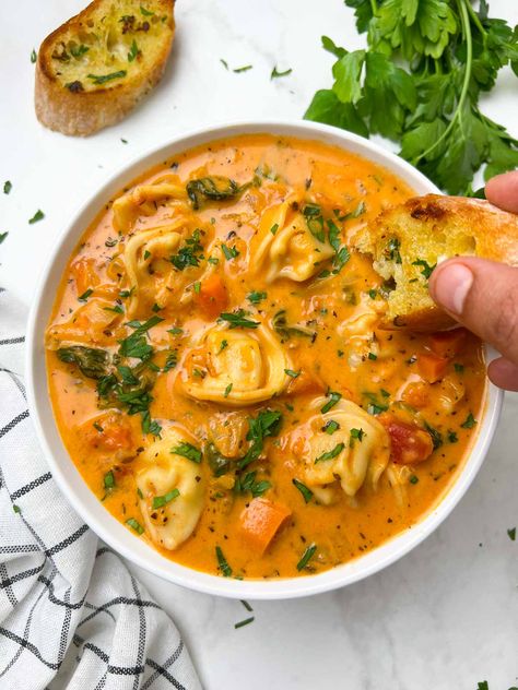 Instant Pot Creamy Tortellini Soup Chicken Tortilini Soup, Instant Pot Dump Recipes, Instant Pot Tortellini Soup, Instant Pot Tortellini, Cheesy Tortellini, Tortellini Alfredo, Creamy Tortellini, Creamy Tortellini Soup, Chicken Tortellini Soup