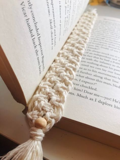 Book Divider, Pola Macrame, Makramee Diy, Macrame Knots Pattern, Macrame Wall Hanging Diy, Mini Macrame, Book Marks, Macrame Patterns Tutorials, Macrame Wall Art