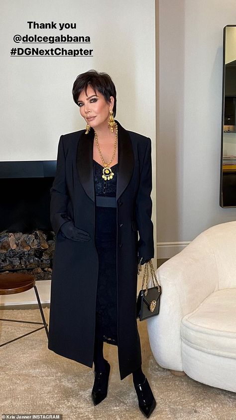 Kris Jenner Haircut, Kris Jenner Style, Classy Edgy, Dress With Tights, January Jones, Throwing It Back, All Black Fashion, Trench Coat Style, Followers On Instagram