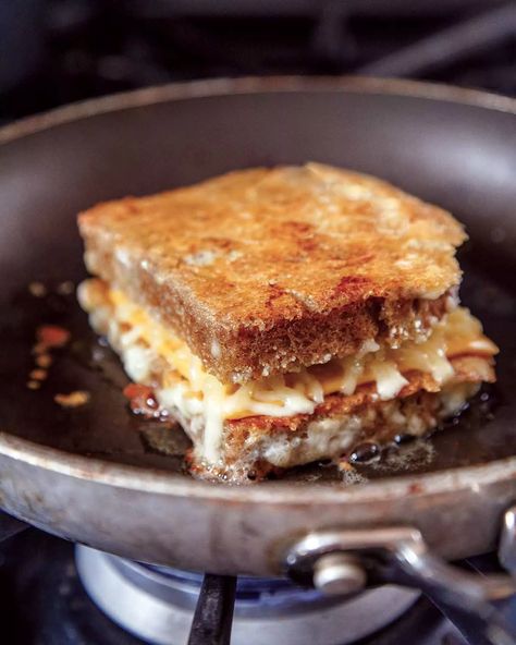 Because basic grilled cheese with its ooey gooey insides just didn't seem indulgent enough, we coated the outside with Parmesan that crisps to a crisp, crunchy golden brown. You may never go back to the classic grilled cheese. #cheese #grilledcheese #sandwich #kidfriendly #comfortfood Basic Grilled Cheese, Grilled Mac And Cheese, Sandwich Inspiration, Grilled Cheese Croutons, Recipes Cheese, Cheese Omelet, Classic Grilled Cheese, Cheese Sandwich Recipes, Cheese Crust