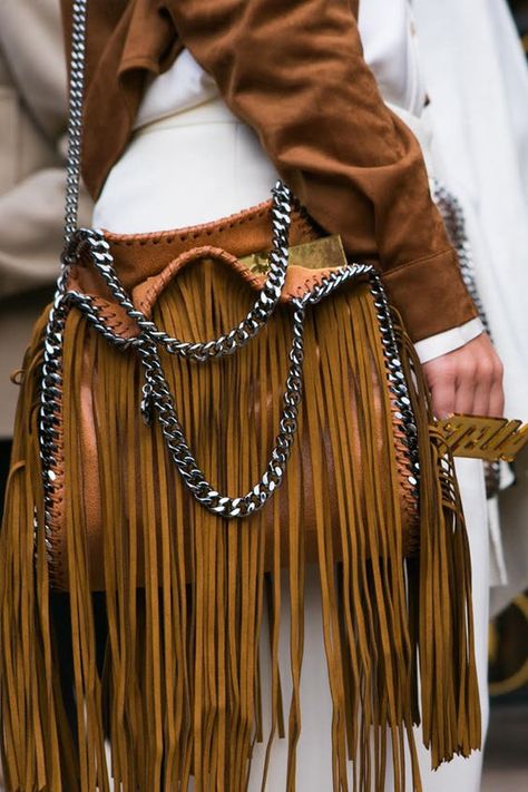 Fringe Outfit, Hot Handbags, Fashion Corner, Bag Obsession, Stella Mccartney Bag, Fringe Bags, Looks Street Style, Fashion Mistakes, Style Mistakes