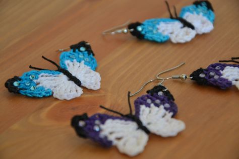 butterfly earrings crochet Crochet Butterfly Earrings, Butterfly Crochet Applique Pattern Free, Tiny Crochet Butterfly Pattern, Tulip Crochet Earrings, Crochet Floral Earrings, Crochet Appliqué, Crochet Bat, Earrings Crochet, Bat Earrings