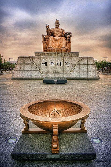 13 Iconic Photos of Seoul (& Where to Take Them) Gwanghwamun Square, Korea Tourist Attractions, Seoul Photography, South Korea Photography, Seoul Korea Travel, Korea Tourism, Seoul Travel, Photos Of, South Korea Seoul