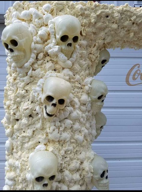 Spray Foam and skulls Arch Outdoor Decorations Halloween, Halloween Comics, Celtic Festival, Foam Art, Halloween Props Diy, Halloween Facts, Creepy Halloween Decorations, Halloween Crafts Decorations, Patio Furniture Ideas