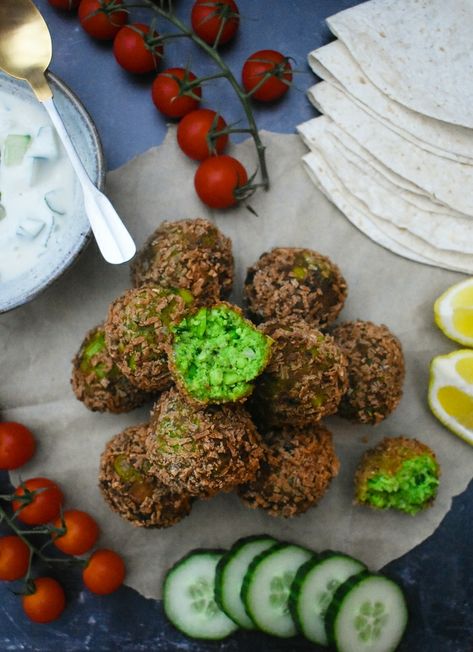 Green Edamame & Pea Falafel with a Yoghurt, Cucumber & Mint Dip (vegan recipe) Pea Falafel, Vegan Fritters, Mint Dip, Arabisk Mad, Patio Restaurant, Vegetarian Eating, Dip Vegan, Edamame Recipes, Tapas Menu