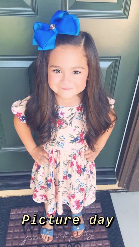 Picture Day Toddler Hairstyles, Spring Pictures Hairstyles Kids, Kindergarten Picture Day Hairstyles, Picture Day Hairstyles Toddler, Picture Day Kindergarten Hair, Fall Picture Day Hairstyles For Kids, Hairstyles With Big Bows, Toddler Hairstyles With Bow, School Picture Day Outfit Kindergarten