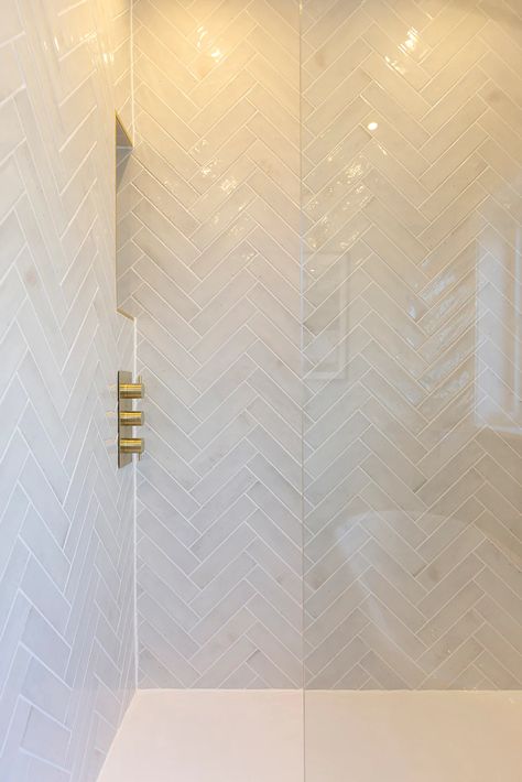 Herringbone Wall Tile, Kitchen Splashback Tiles, Bilik Air, Shower Tiles, Pearl Tile, Metro Tiles, Splashback Tiles, Wet Room, Bathroom Redesign