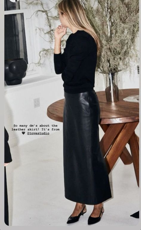 Long Black Leather Skirt Outfit, Long Leather Skirt Outfit, Leather Long Skirt, Long Leather Skirt, Leather Skirt Outfit, Maxi Outfits, Maxi Skirt Outfits, Velvet Fashion, Fashion Mistakes