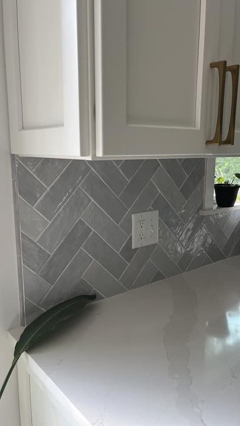 White Cabinets With Herringbone Backsplash, Backsplash For Kitchen, Gray Kitchen Backsplash, Herringbone Kitchen, Kitchen Facelift, Kitchen Diy Makeover, Condo Kitchen, Grey Countertops, Kitchen Cabinets Decor