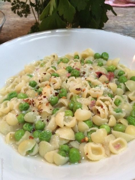 Pasta And Peas, Pasta Peas, Pasta With Peas, Dishes To Make, Ditalini Pasta, Summer Foods, Italian Foods, Italian Soup, Italian Christmas