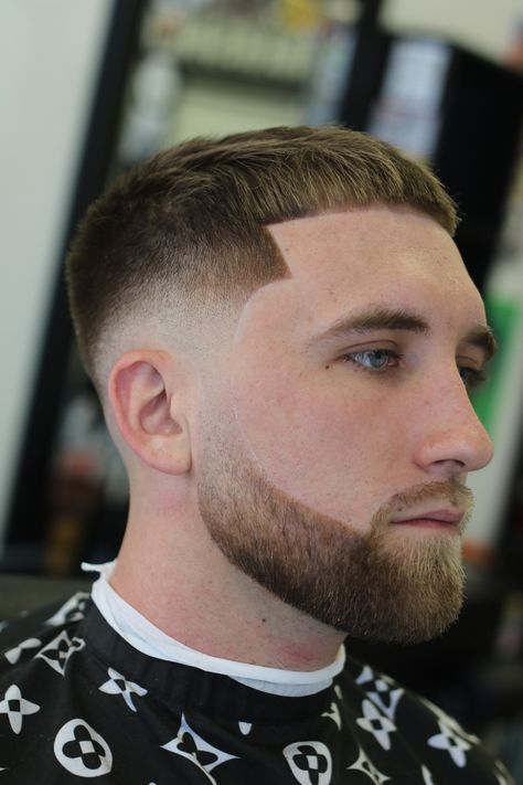 f you're looking for a sharp and professional look, ask your barber for a low fade with beard. This style is perfect for men who want to keep their hair short but still have some facial hair. Here's how it's done. Chin Strap Beard Style, Low Fade, Short Hair Designs, Beard Fade, Man Bun, Braided Bun, Professional Look, Facial Hair, Beard Styles