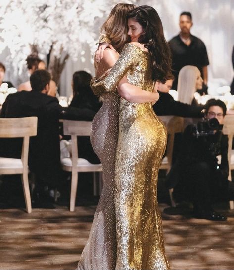 Khloe Kardashian and Kylie Jenner Kylie And Khloe, Kylie Jenner Khloe Kardashian, All The Kardashians, Little Sister Quotes, Kardashian Collection, Sisters Tattoo, Big Sister Quotes, Keeping Up With The Kardashian, Kloe Kardashian