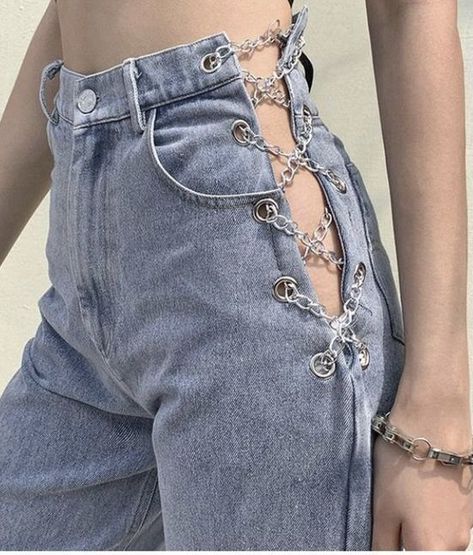 Benin Bride, Straight Jeans High Waisted, Altering Pants, Jeans With Chains, Chain Jeans, Aesthetic Outfits Y2k, Moda Grunge, Girl Baddie, Slay Queen