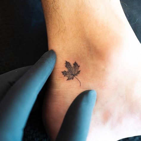 Tattoos Tree, Maple Leaf Tattoos, Canada Tattoo, Cute Ankle Tattoos, Tattoo Meaningful, Simple Sunflower, Tattoo Ankle, Dragons Tattoo, Tattoo Beautiful