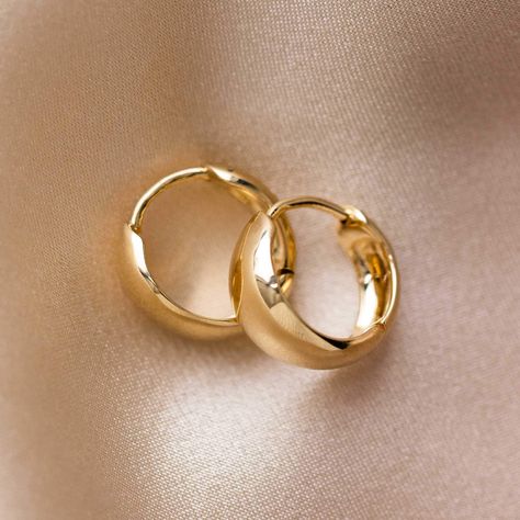 Local Eclectic, Pretty Jewelry, Gold Earrings Designs, Bridal Gold Jewellery, Girly Jewelry, Jewelry Inspo, Gold Jewelry Fashion, Ear Jewelry, Gold Hoop